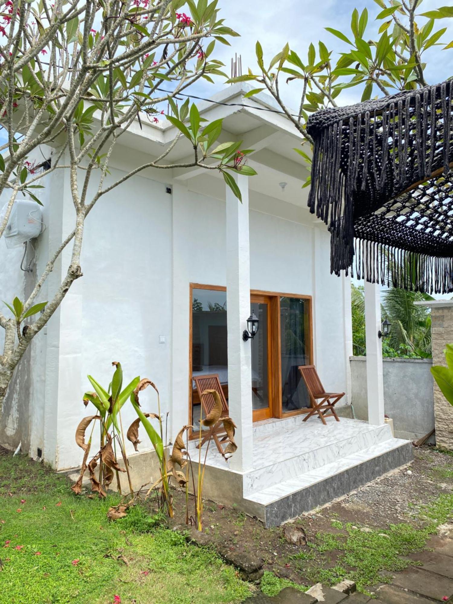 Sumbul View Surfcamp Hotel Airsatang Exterior photo